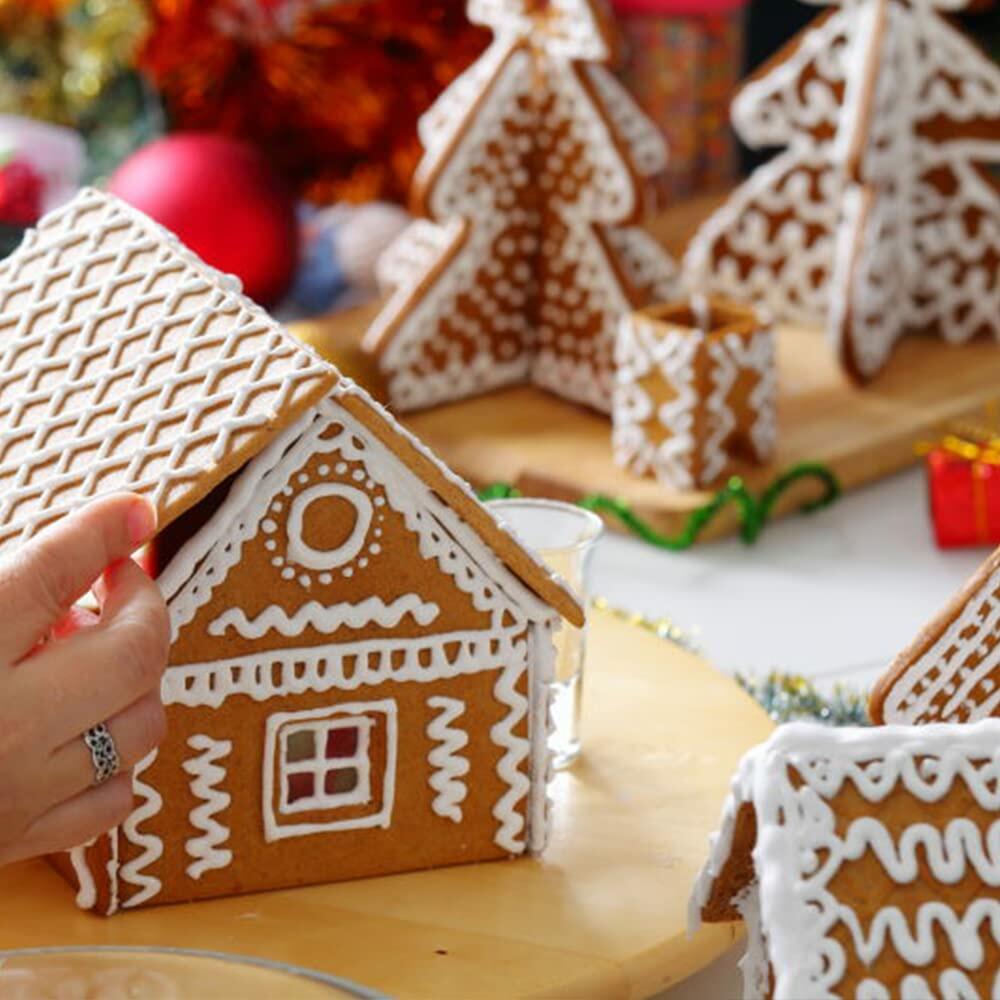 18PCS 3D Christmas Gingerbread House Cookie Cutter Set – Stainless Steel DIY Baking Kit for Cookies, Biscuits & Pastries